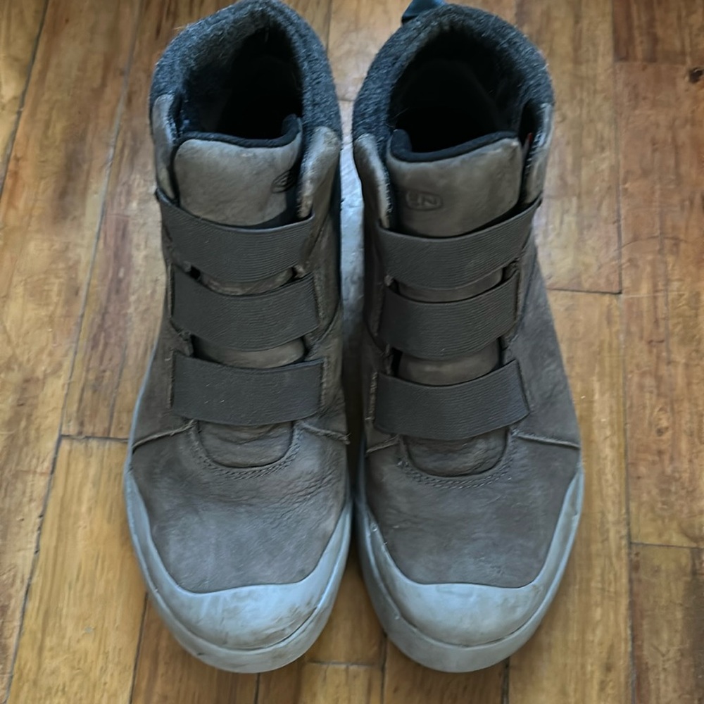 Super adorable leather keens high tops